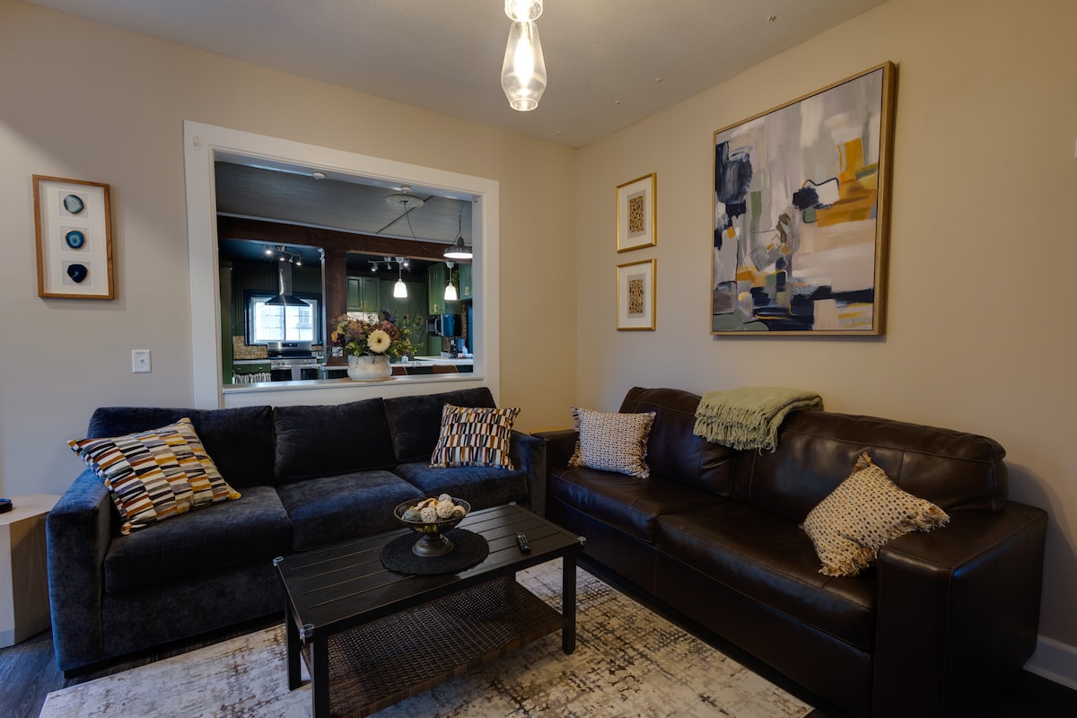 The Enchanted Escape — Living room image 1